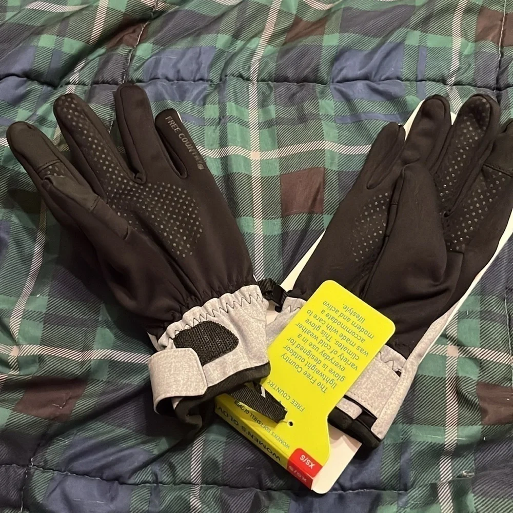 NWT woman’s Free Country softshell gloves